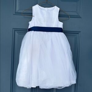 David's Bridal White Flower Girl Dress with Navy Ribbon Size 5 satin Tulle
